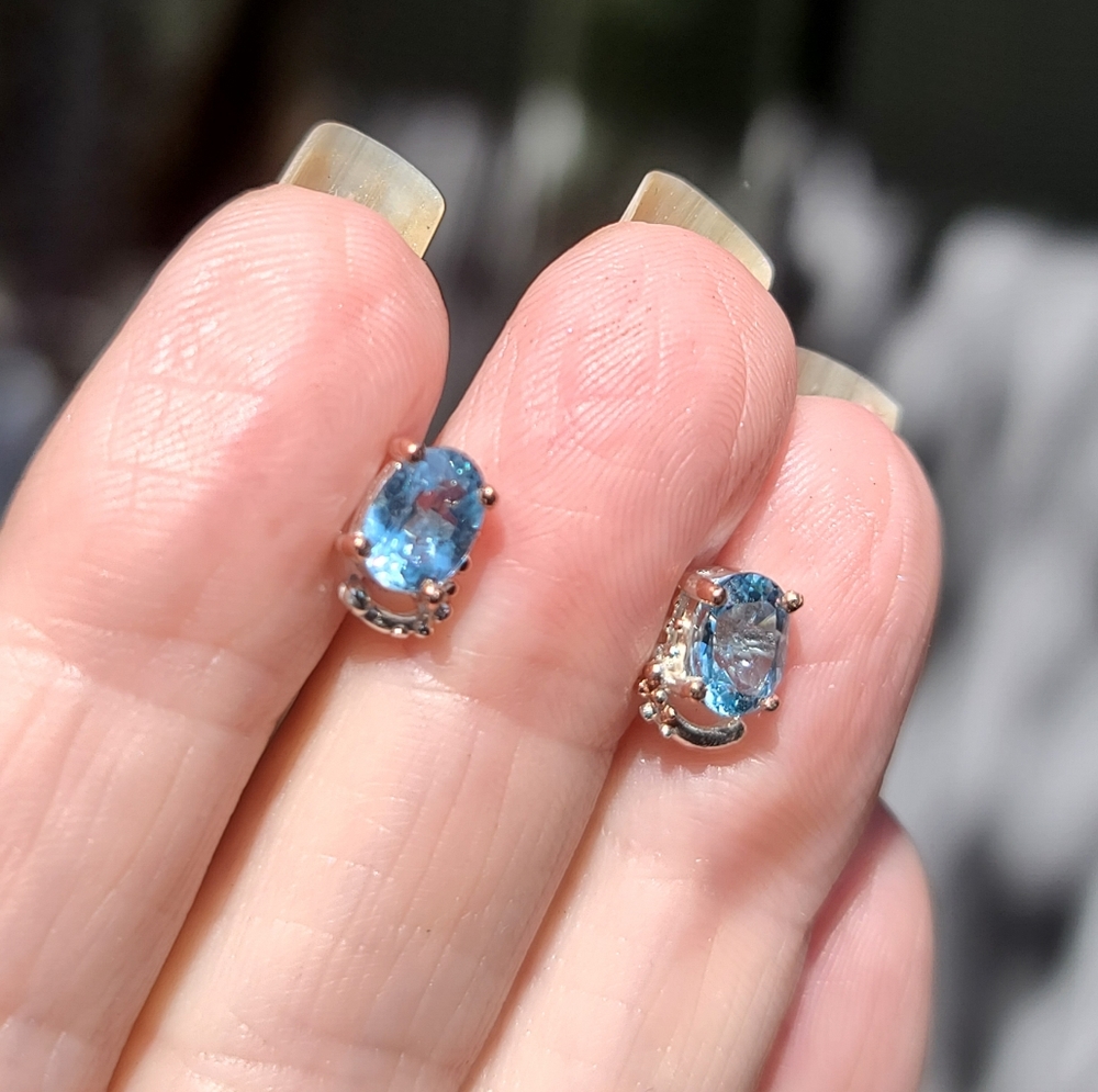 Topaz 4k sterling & gold stud earrings - Picture 4 of 8